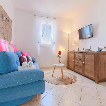 - Comfort One Bedroom C4 *