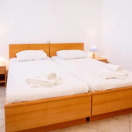 - Comfort One Bedroom C4 ルンバルダ