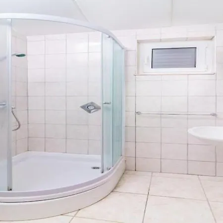 - Comfort One Bedroom C4 *