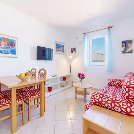 - Comfort One Bedroom C4 *