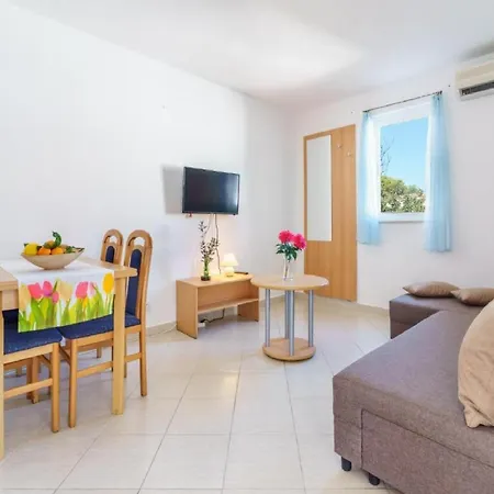 - Comfort One Bedroom C4 Lumbarda